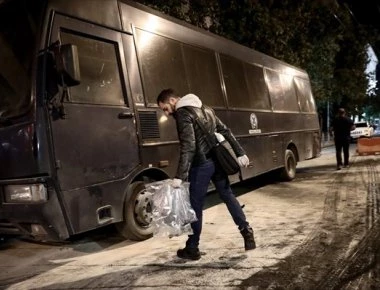 17 λεπτά έκανε η Αστυνομία για να στείλει ενισχύσεις στο υπό πολιορκία ΑΤ της Ομόνοιας